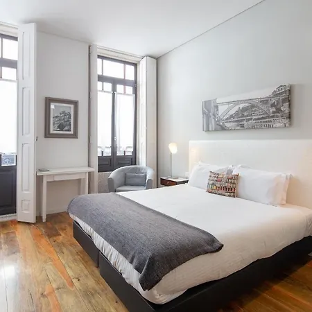 Trindade Premium & 2* Porto