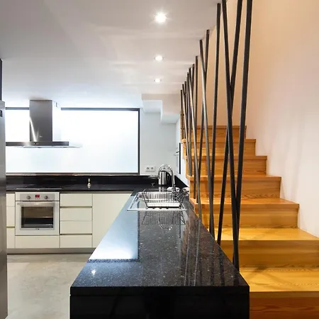 Trindade Premium & 2* Oporto