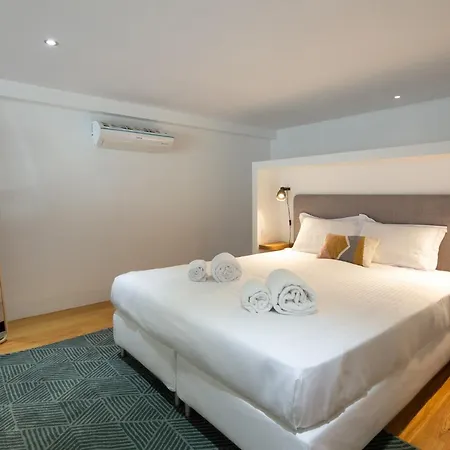 Trindade Premium & 2* Oporto